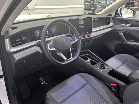 Used 2026 Volkswagen Tiguan SE w/ Panoramic Sunroof Package AWD/4WD image 20