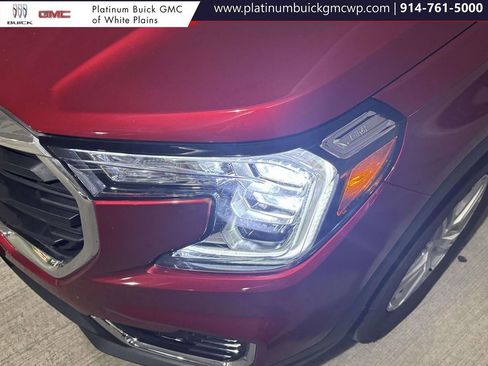 Used 2024 GMC Terrain SLE w/ Driver Convenience Package image 9