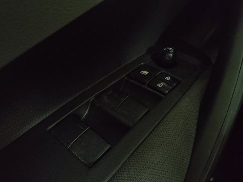 Used 2021 Toyota Corolla LE FWD image 27