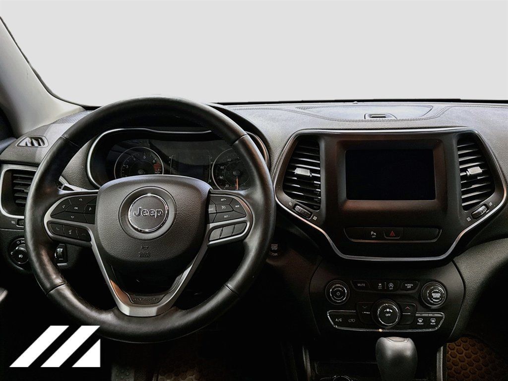 Used 2019 Jeep Cherokee Latitude Plus w/ Cold Weather Group AWD/4WD image 22