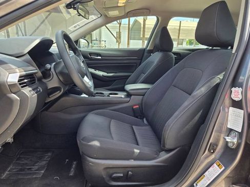 Used 2025 Nissan Altima 2.5 SV FWD image 23