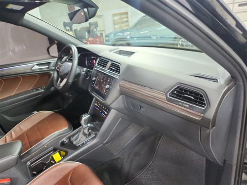 Used 2024 Volkswagen Tiguan SEL R-Line image 40