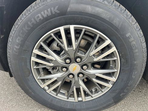 Used 2024 Chevrolet Traverse LT image 9