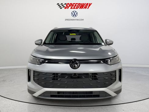 New 2025 Volkswagen Tiguan SE image 2