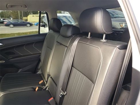 Certified 2023 Volkswagen Tiguan SE image 11