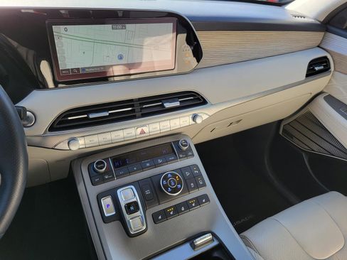Used 2022 Hyundai Palisade Calligraphy image 3