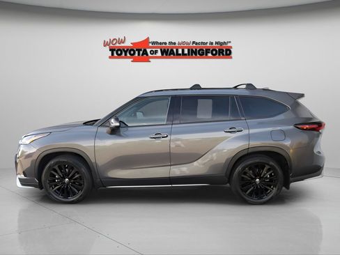 Certified 2024 Toyota Highlander XSE AWD/4WD image 2