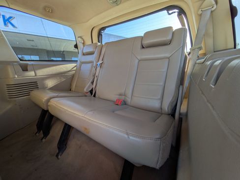 Used 2005 Ford Expedition XLT image 22