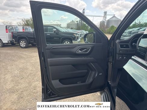 Used 2023 Chevrolet Tahoe RST w/ Luxury Package AWD/4WD image 17