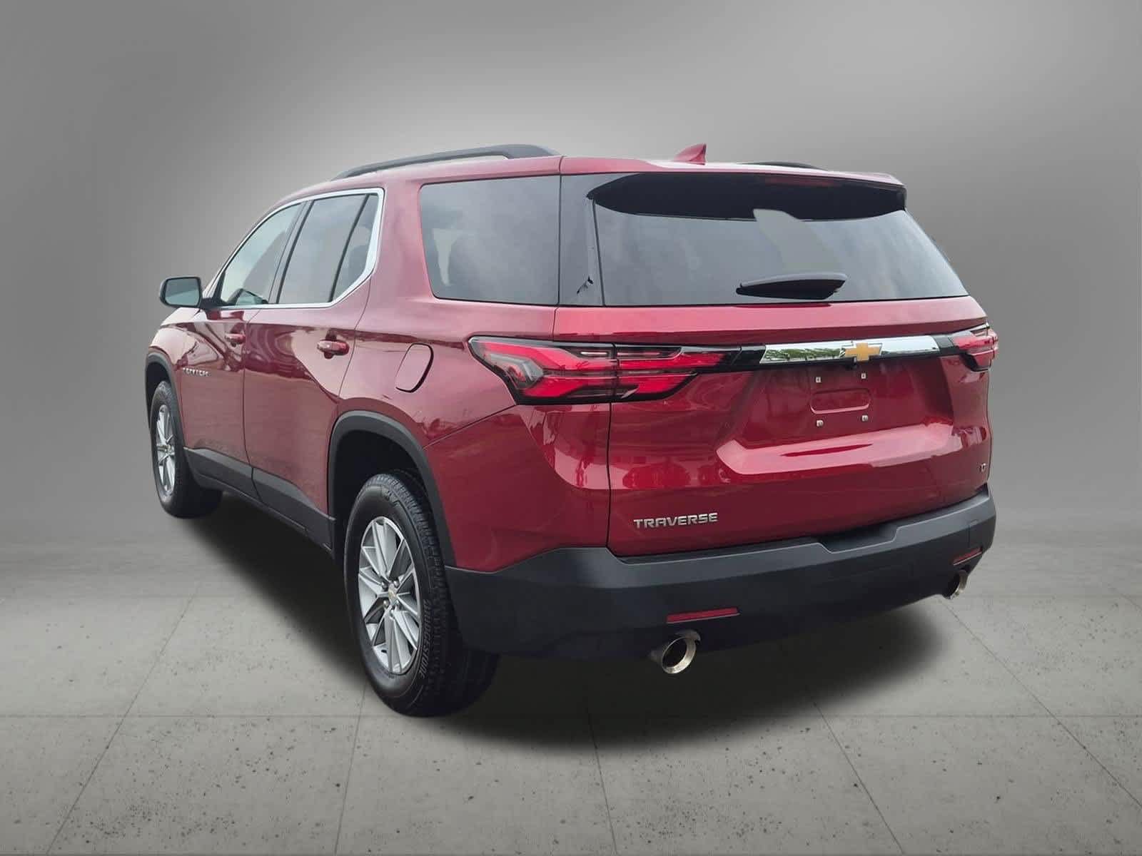 Used 2023 Chevrolet Traverse LT FWD image 4