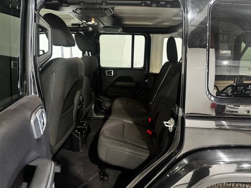Used 2019 Jeep Wrangler Unlimited Sahara w/ Uconnect 4C Nav & Sound Group AWD/4WD image 20