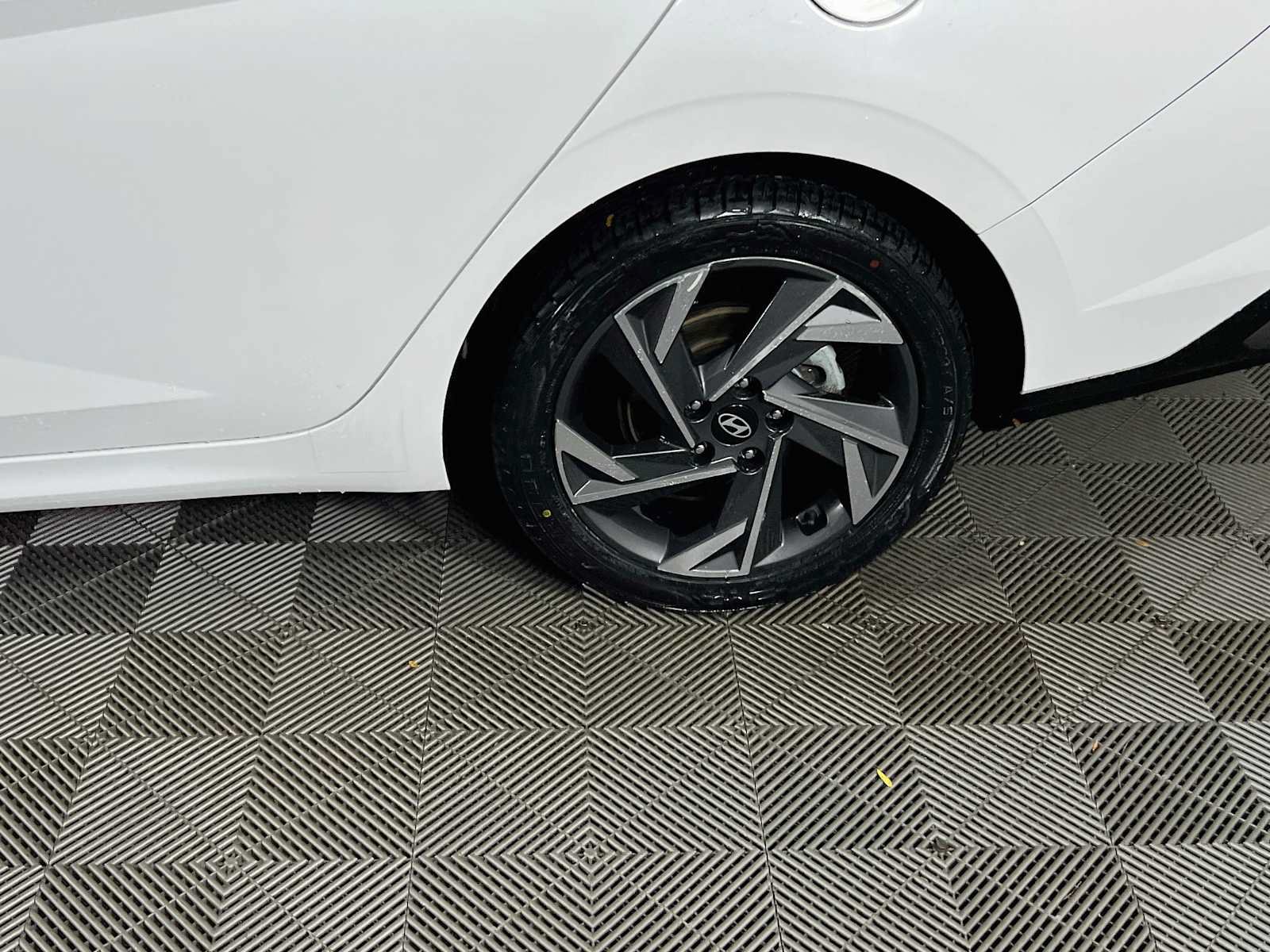 Certified 2024 Hyundai Elantra SEL w/ Convenience Package FWD image 32