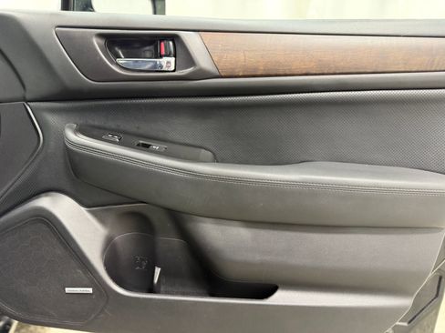 Used 2017 Subaru Outback 2.5i Limited AWD/4WD image 29