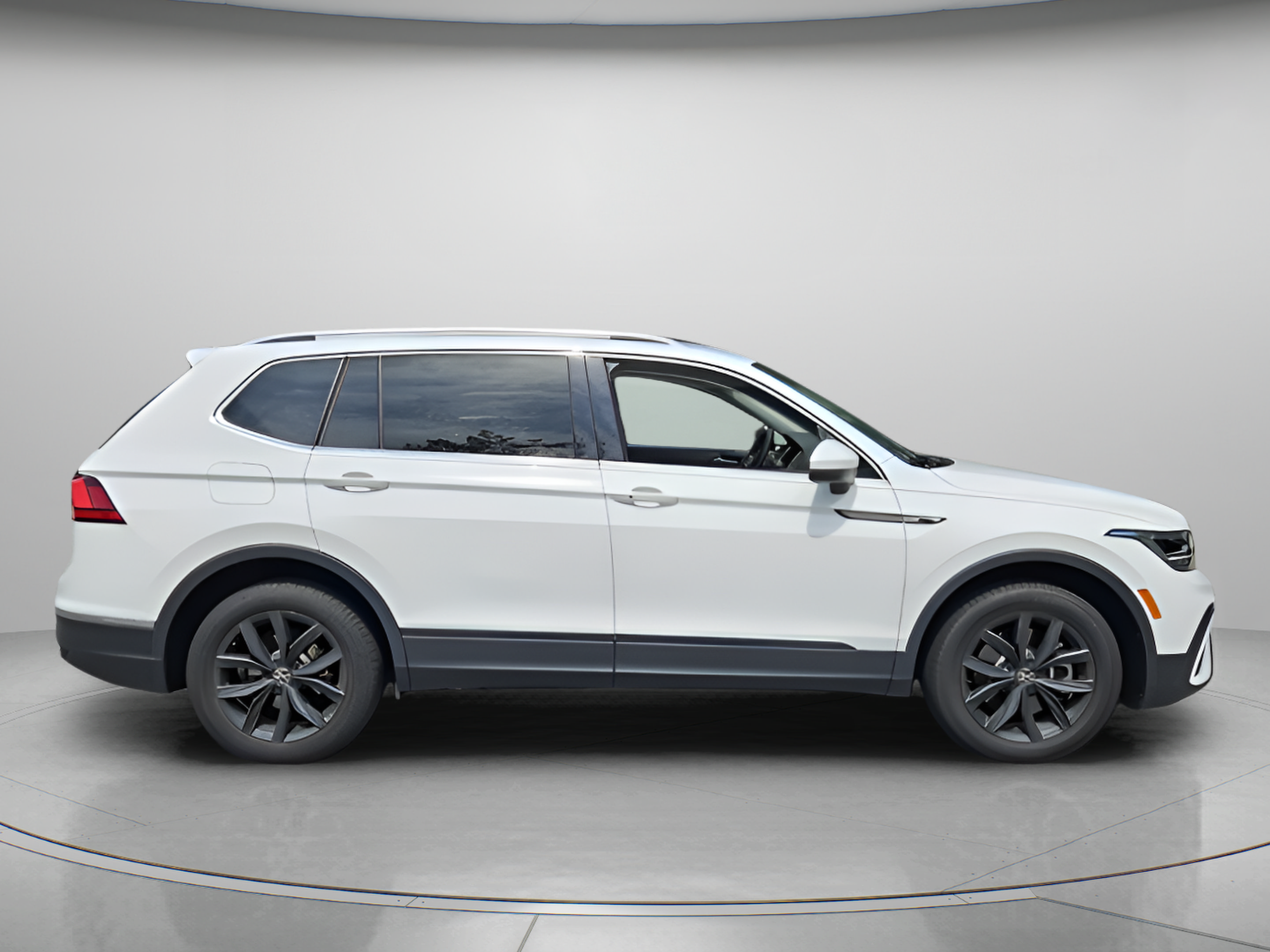 Certified 2024 Volkswagen Tiguan SE AWD/4WD image 6