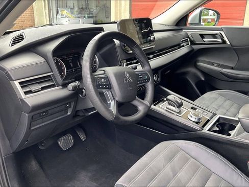 Used 2023 Mitsubishi Outlander SE AWD/4WD image 13