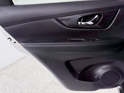 Used 2018 Nissan Rogue SV w/ Premium Package FWD image 22