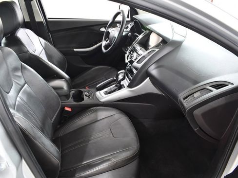 Used 2014 Ford Focus SE w/ Equipment Group 201A image 10