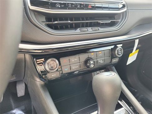 New 2026 Jeep Compass Latitude image 24