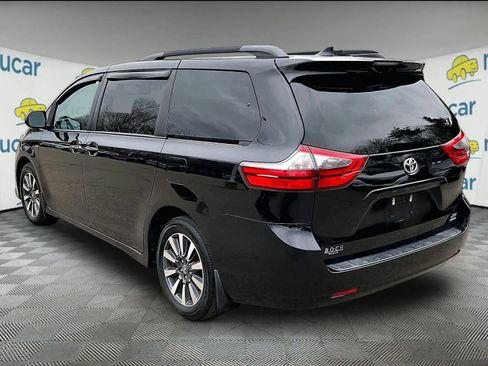 Used 2020 Toyota Sienna XLE w/ XLE Navigation Package image 3