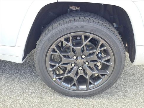 New 2026 Jeep Grand Cherokee L Summit AWD/4WD image 8