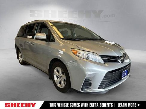 Used 2020 Toyota Sienna LE w/ LE Preferred Package FWD image 1
