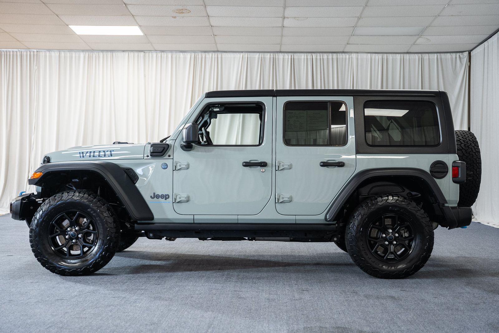 Used 2024 Jeep Wrangler Unlimited AWD/4WD image 5