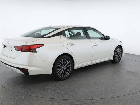Used 2025 Nissan Altima 2.5 SV FWD image 9