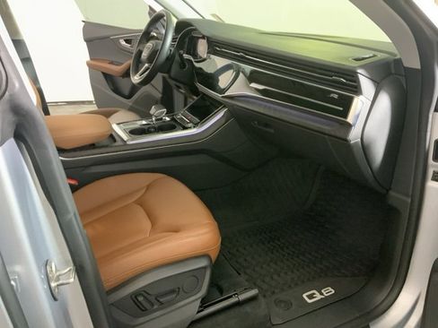 Used 2022 Audi Q8 Premium image 29