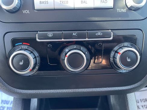 Used 2010 Volkswagen Jetta SE image 21