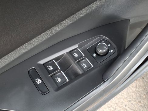 Used 2025 Volkswagen Jetta S image 10