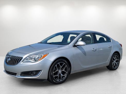 Used 2017 Buick Regal Sport Touring image 1