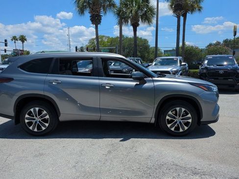 Certified 2025 Toyota Highlander XLE AWD/4WD image 4