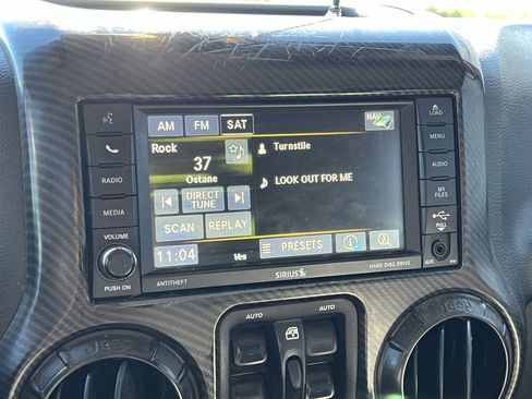 Used 2018 Jeep Wrangler Unlimited Rubicon image 24