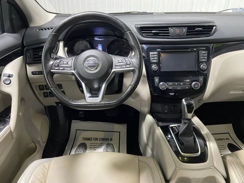 Used 2018 Nissan Rogue Sport SV w/ SV Technology Package image 8