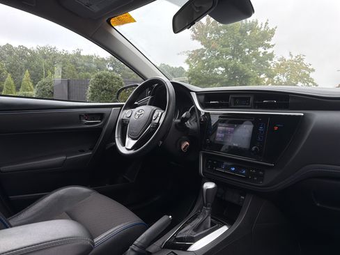 Used 2018 Toyota Corolla SE FWD image 6