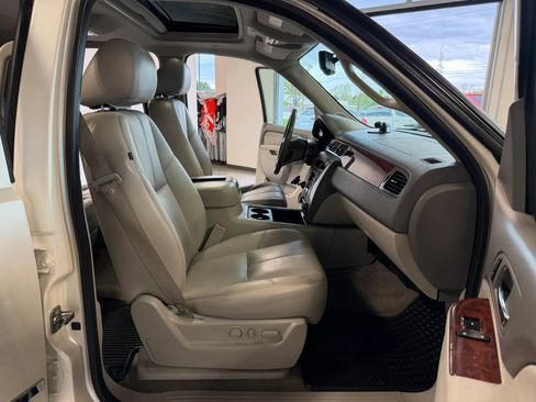 Used 2011 GMC Yukon SLT w/ SLT-2 Equipment Package AWD/4WD image 21
