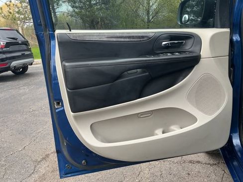 Used 2011 Dodge Grand Caravan Mainstreet w/ PWR Convenience Group FWD image 11