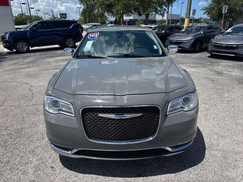 Used 2018 Chrysler 300 Limited RWD image 3