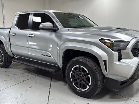Used 2024 Toyota Tacoma TRD Sport image 3