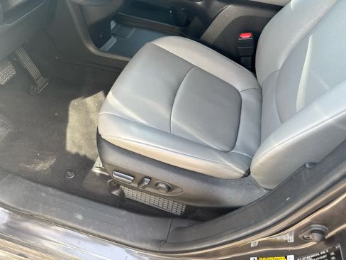 Used 2025 Toyota Sienna XLE image 7