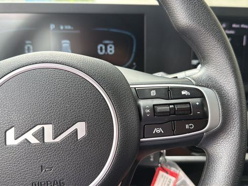 Used 2025 Kia Sportage LX FWD image 19