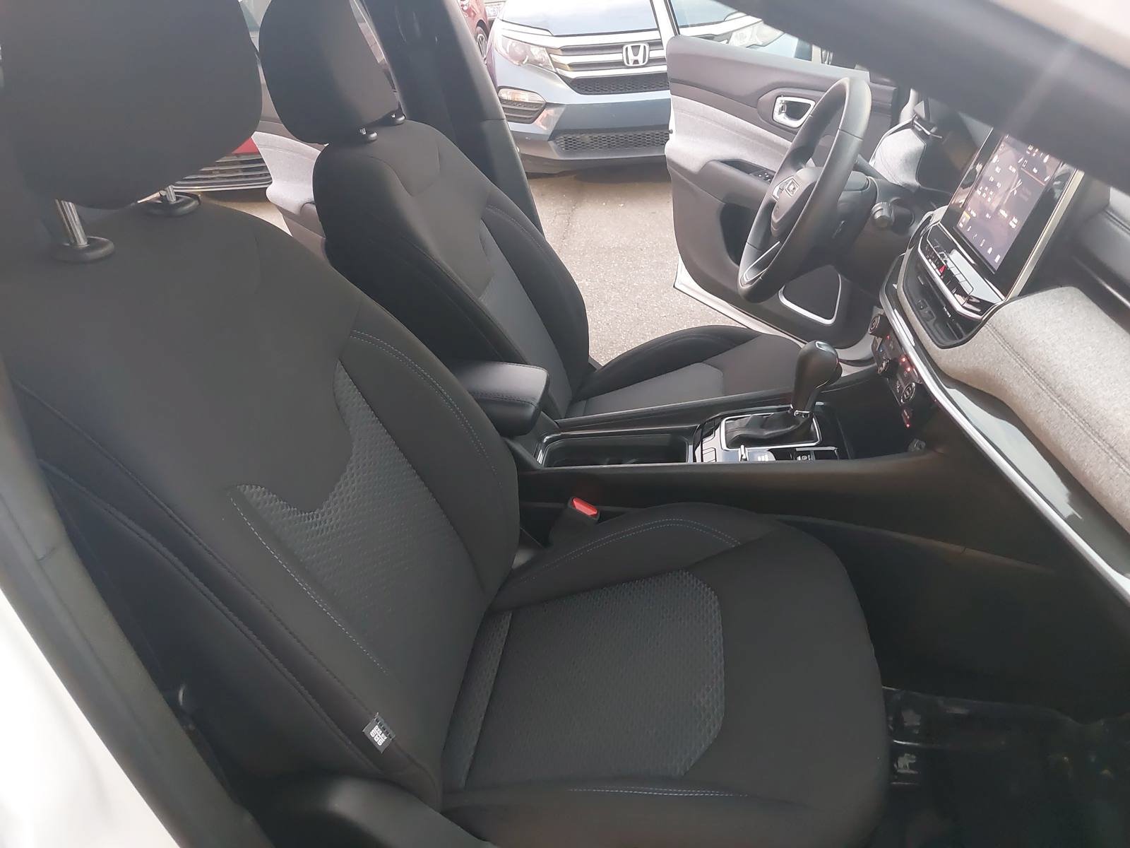 Used 2025 Jeep Compass Sport AWD/4WD image 10
