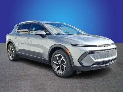 New 2026 Chevrolet Equinox EV LT AWD/4WD image 2