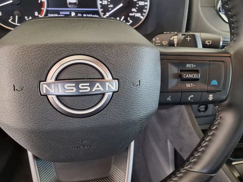 Used 2025 Nissan Rogue SV FWD image 26