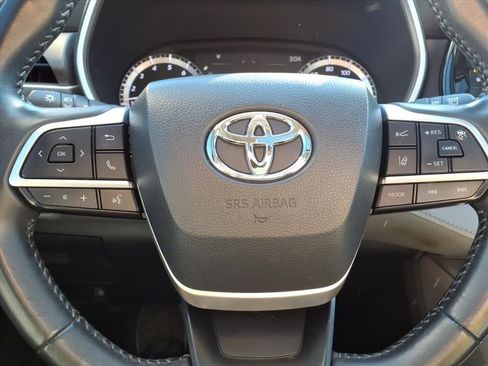 Used 2022 Toyota Highlander XLE image 10