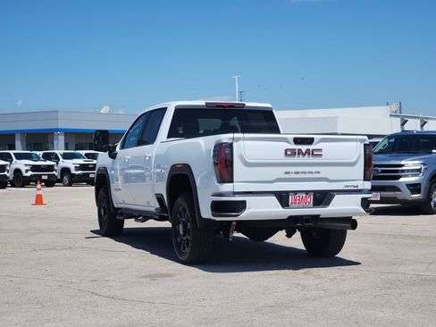Used 2025 GMC Sierra 2500 AT4 AWD/4WD image 5