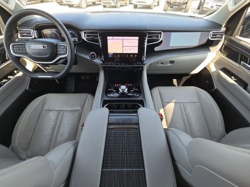 Used 2023 Jeep Wagoneer Series III w/ Preferred Equipment Group image 29