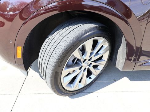 Used 2023 Buick Envision Avenir AWD/4WD image 41