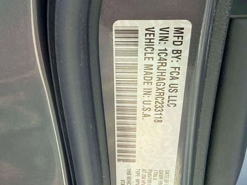 Used 2024 Jeep Grand Cherokee Laredo w/ Luxury Tech Group I AWD/4WD image 16