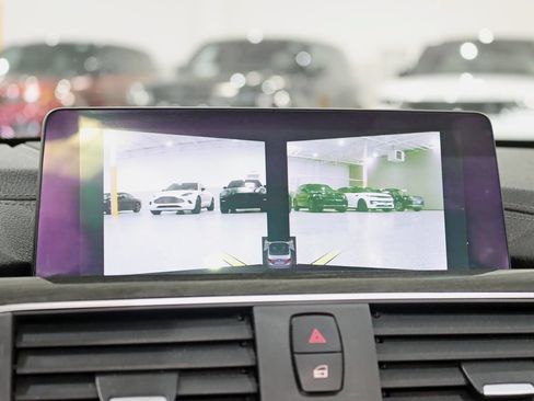Used 2018 BMW M4 Convertible RWD image 23